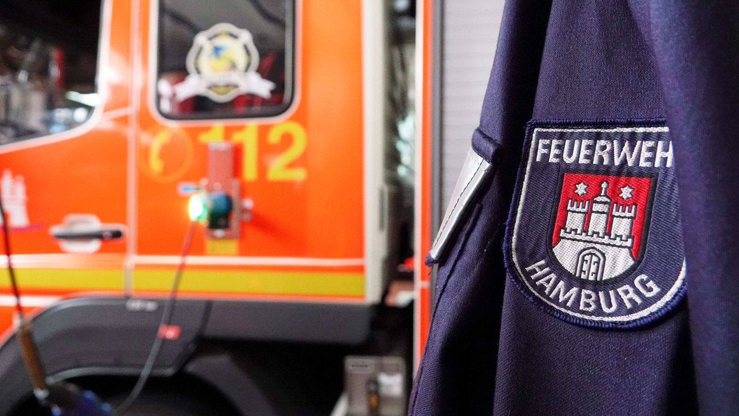 Brände: Feuer in Kühlhaus in Hamburg-Altenwerder ausgebrochen