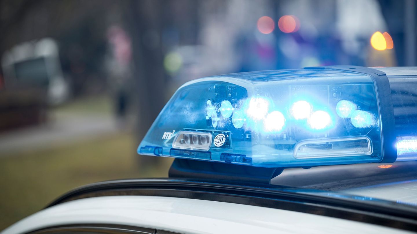 Kriminalität: Mann trägt zwei Messer im Hosenbund – Polizei greift ein