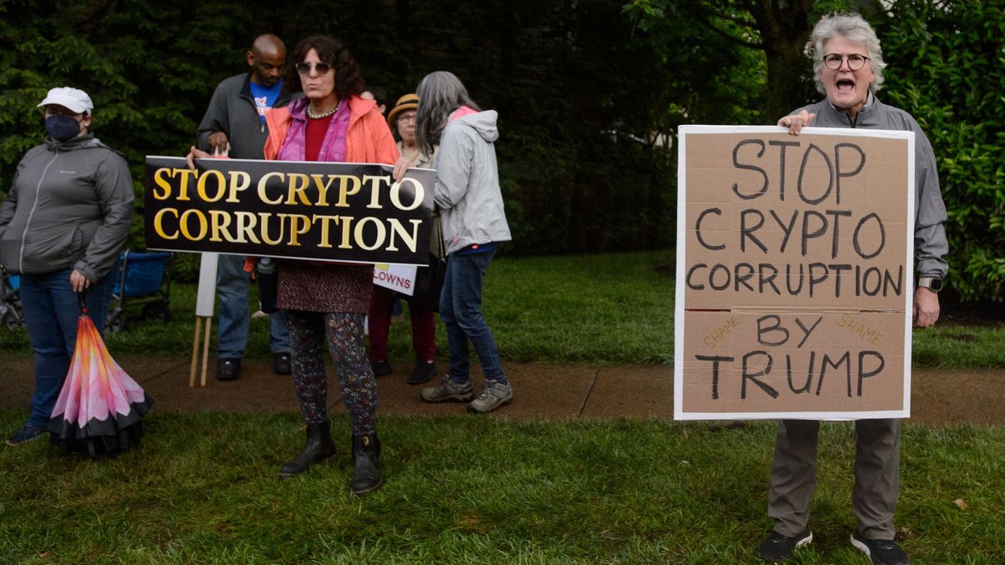 Digitalwährungen: Krypto-Dinner mit Trump begleitet von Protesten