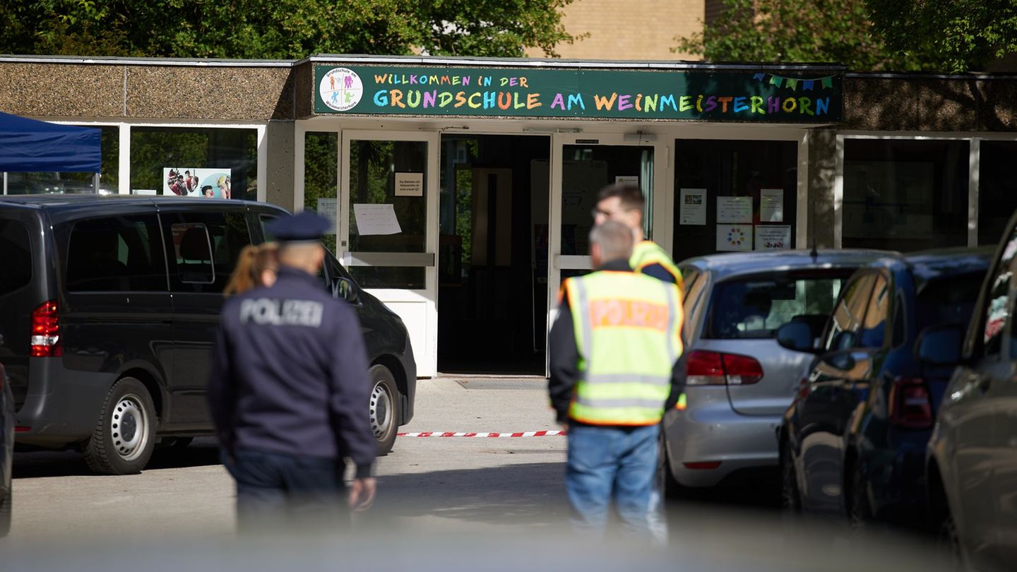 Angriff mit Stichwaffe: Zwölfjähriger nach Angriff an Schule weiter im Krankenhaus