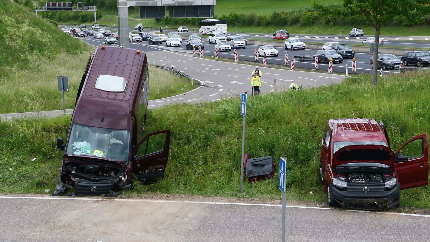 Rettungshubschrauber: Zehn Verletzte nach Auffahrunfall an der A8