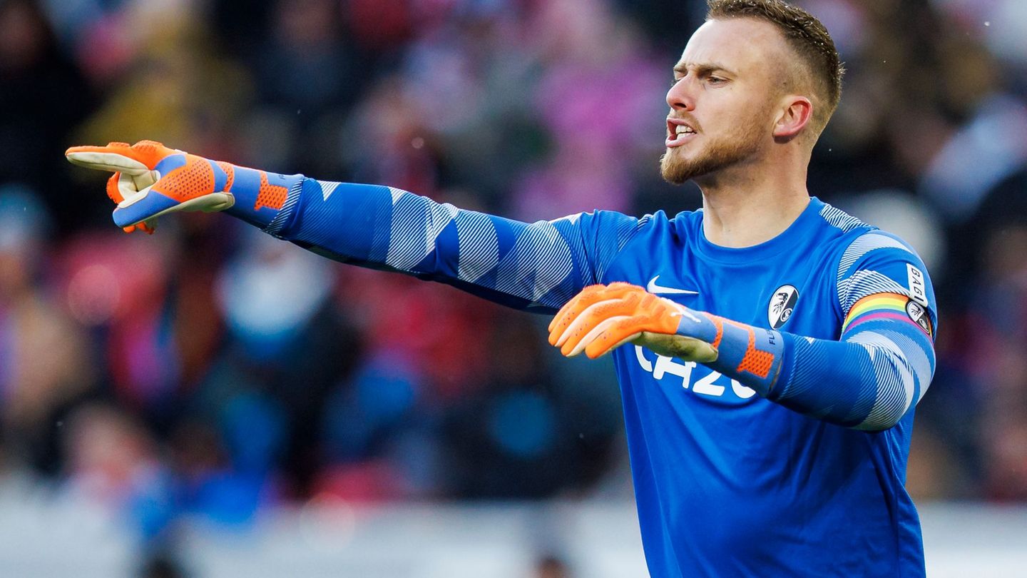 Fußball-Bundesliga: Leverkusen offenbar mit Ex-Freiburg-Keeper Flekken einig