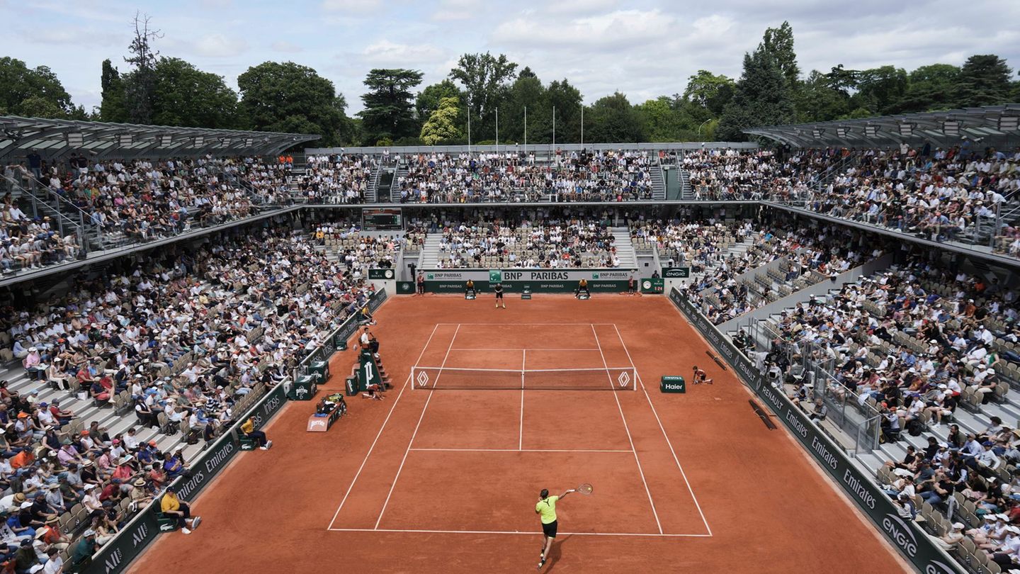 French Open: Tennisstar Zverev bei French Open in Runde drei