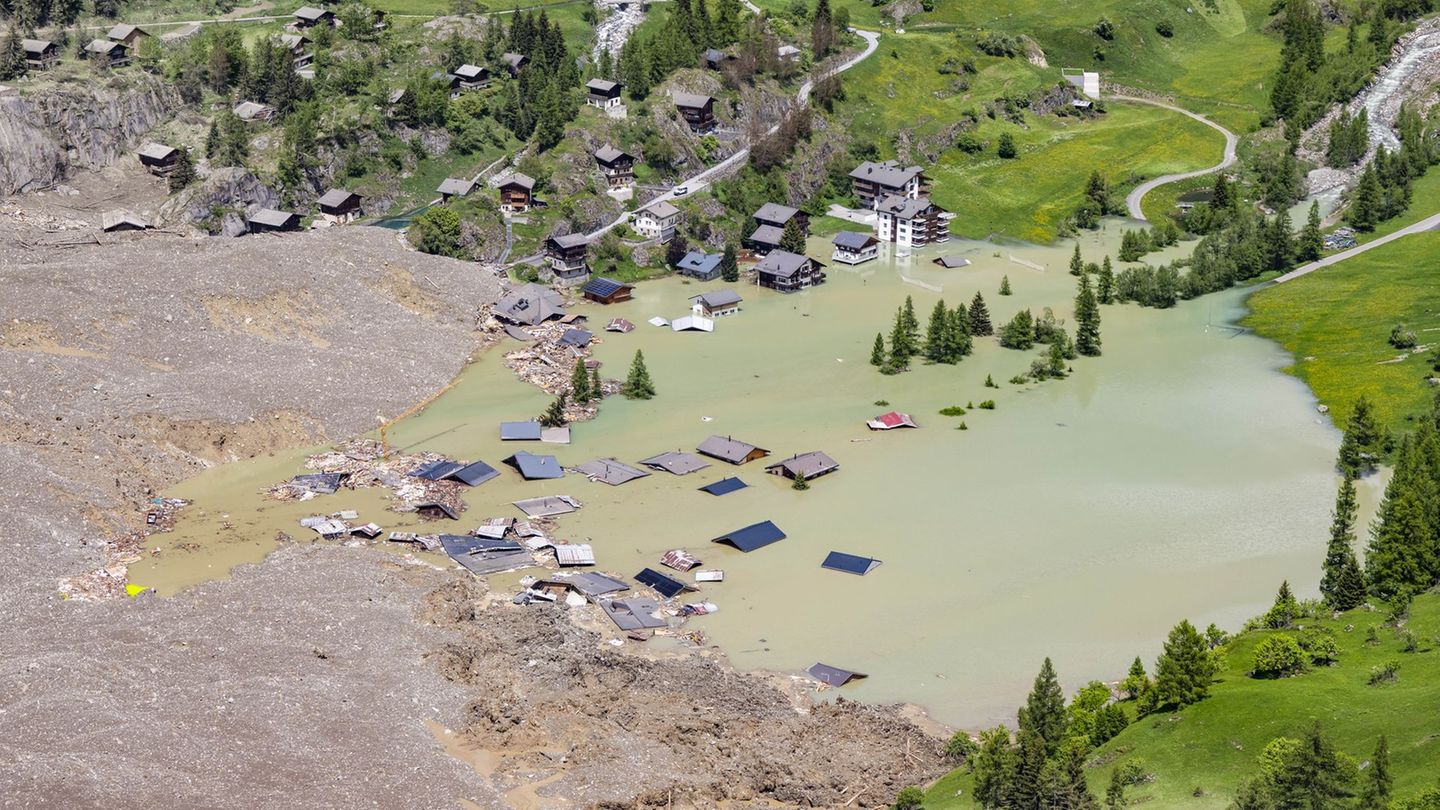 Unglück in Schweizer Alpen: Talbewohner bangen nach Gletscherabbruch wegen Wassermassen