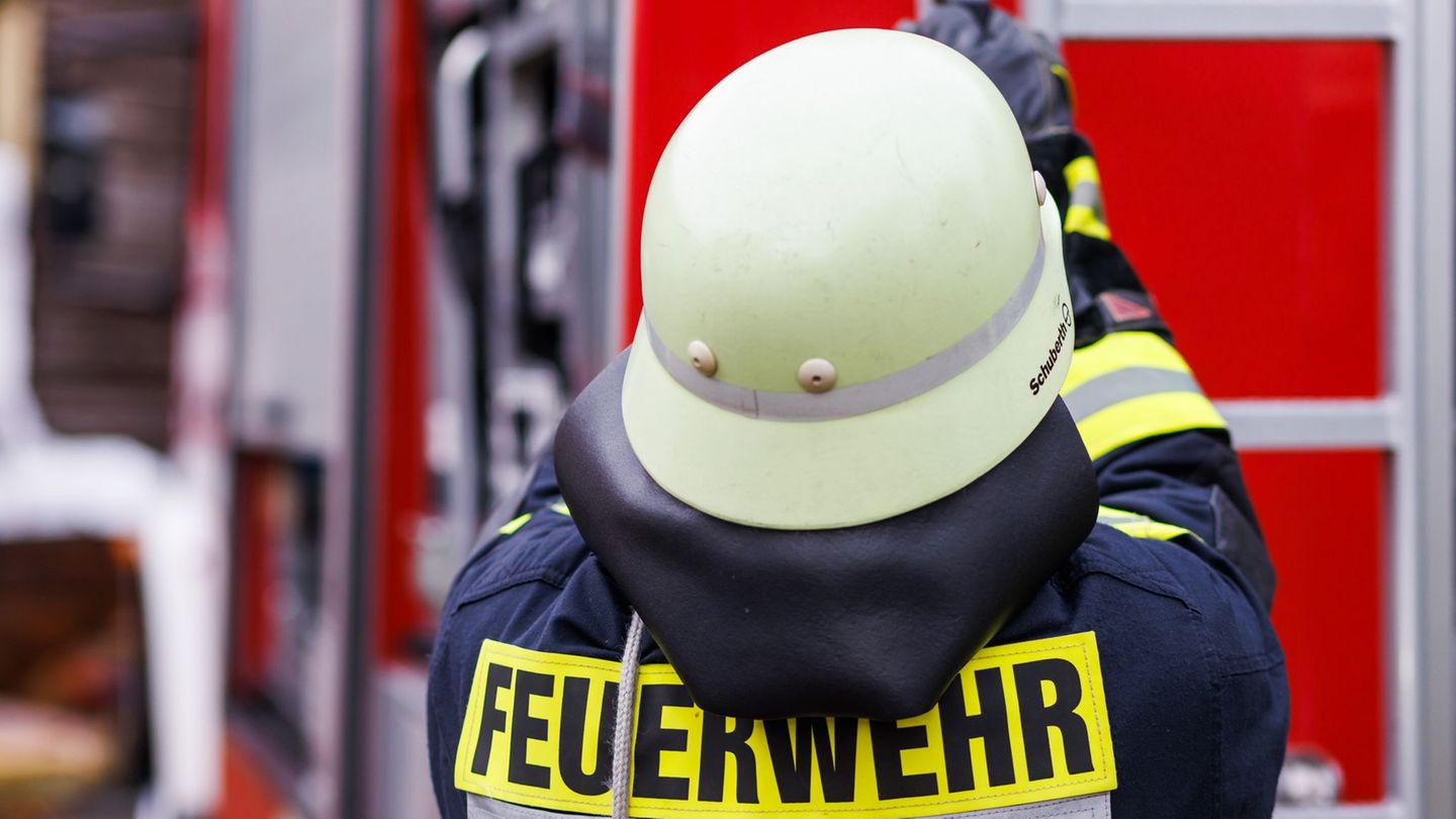 Wetteraukreis: Gasverpuffung in Gartenhütte setzt Häuser in Brand