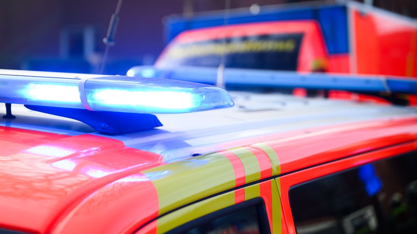 Unfälle: Pedelec-Fahrerin übersieht ein Auto und wird schwer verletzt