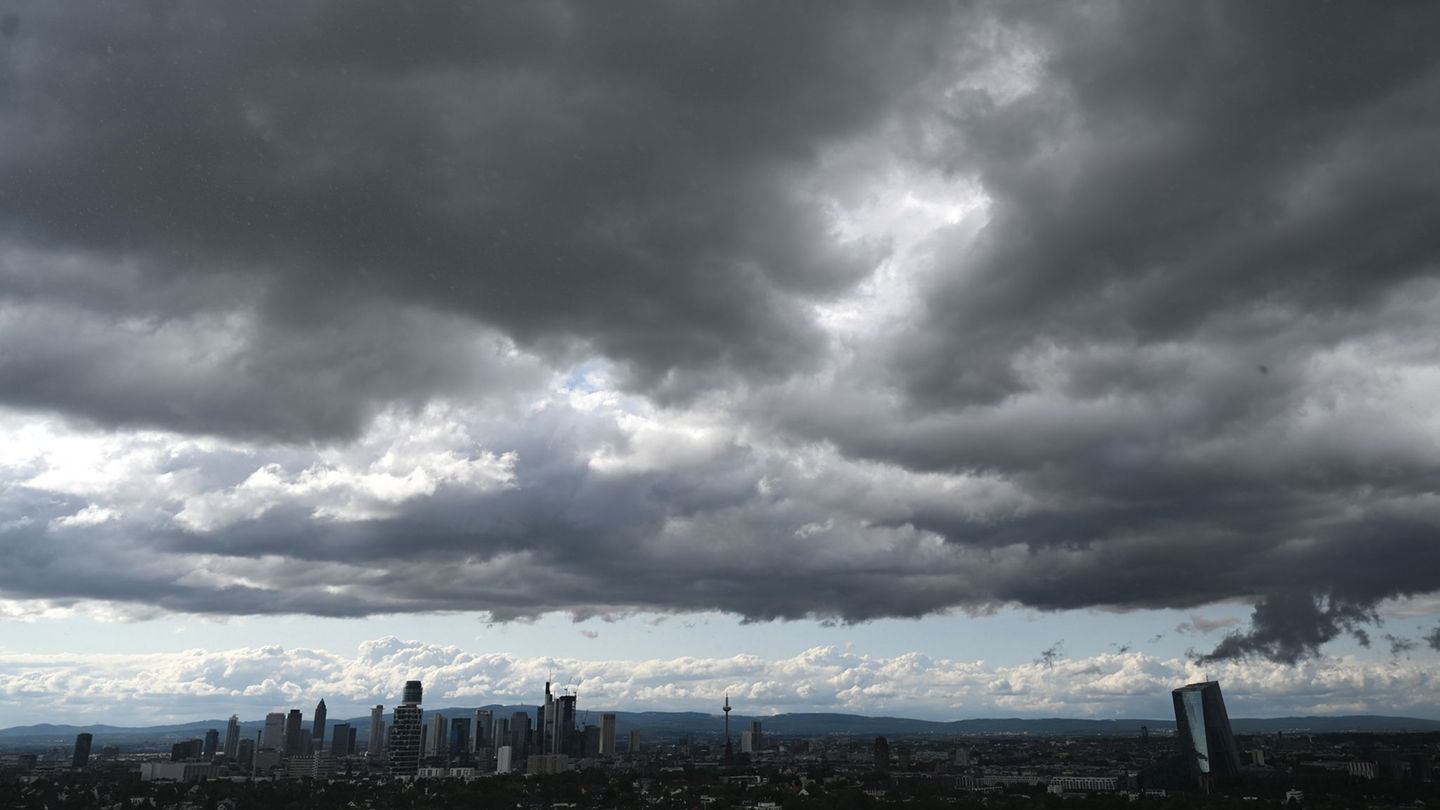 Wetterprognose: Wetter in Hessen: Schauer und Gewitter am Montag