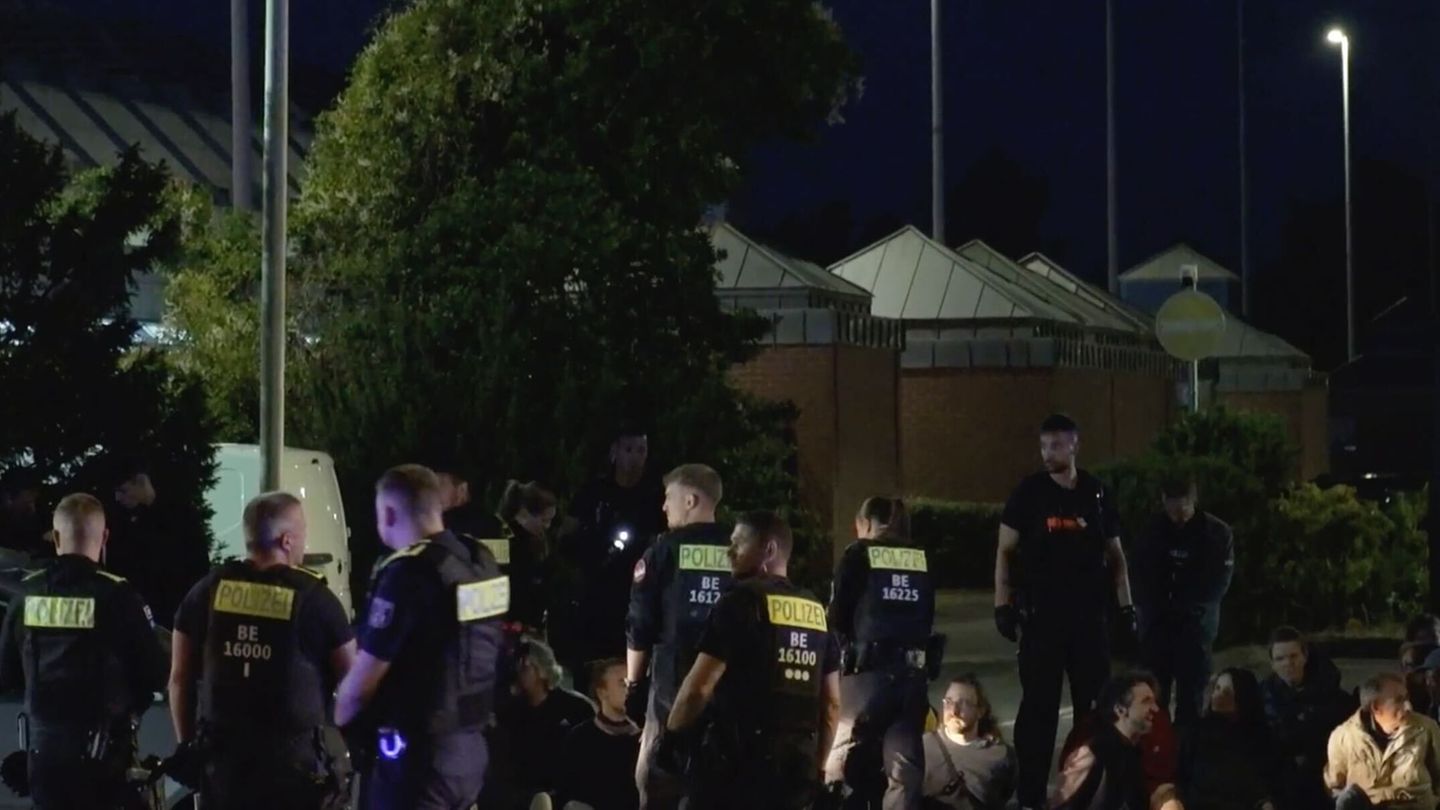 Protestaktionen: Polizei stoppt Blockade von Klimaschützern – 39 Festnahmen
