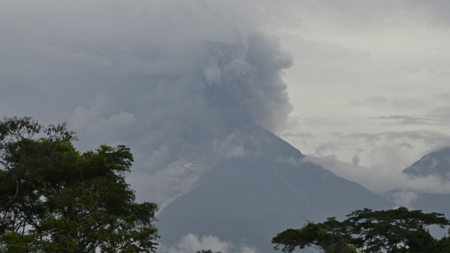 Vulkanausbruch in Guatemala: Hunderte Menschen in Sicherheit gebracht