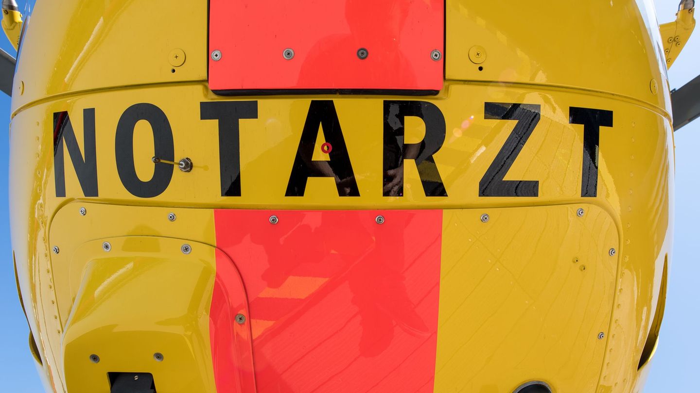 Verkehr: Auto erfasst zwei Kinder mit Fahrrädern – beide verletzt