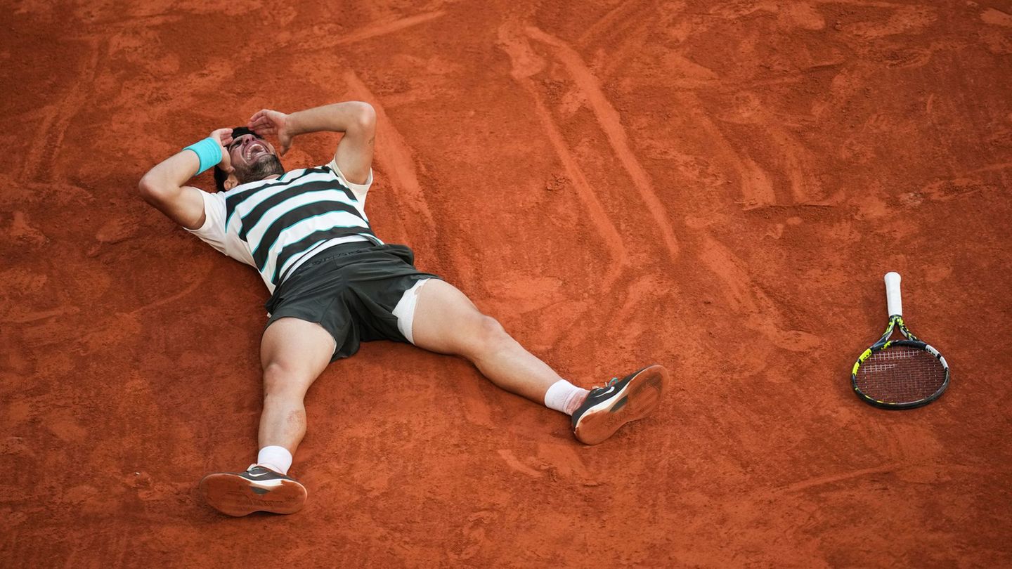 French Open: Episches Finale: Alcaraz ringt Sinner in Paris nieder