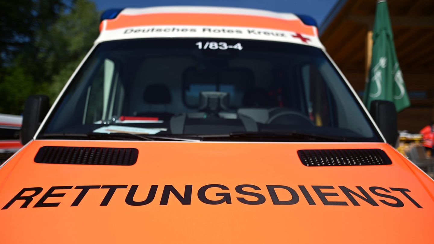 Auf Staatsstraße: Auto und Motorrad prallen zusammen – zwei Schwerverletzte