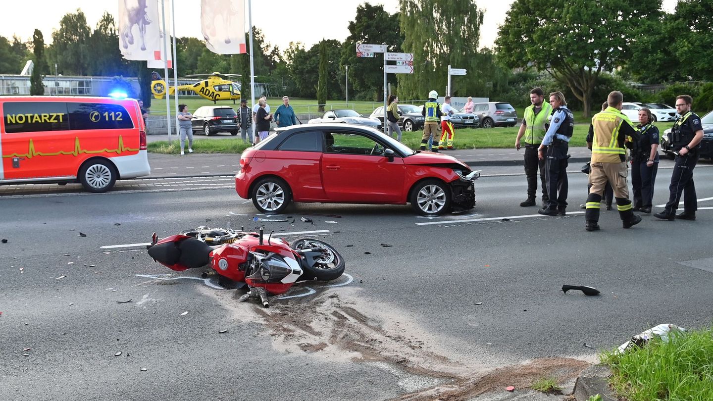 Kreis Recklinghausen: Autofahrer übersieht Motorrad: 22-Jähriger schwer verletzt