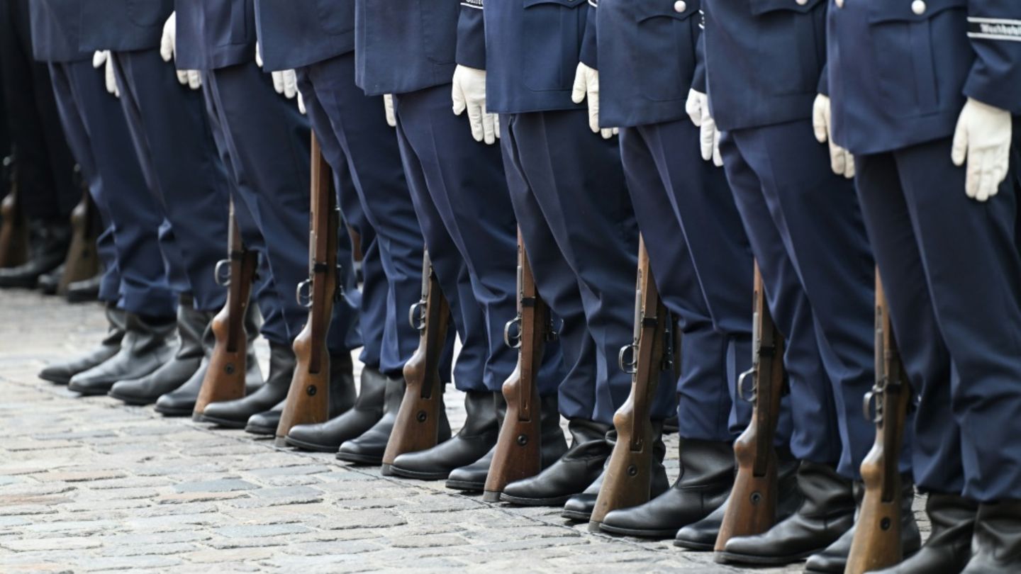 Sex mit Ehefrau von Kamerad: Gericht kürzt Bundeswehrsoldat vorübergehend Bezüge