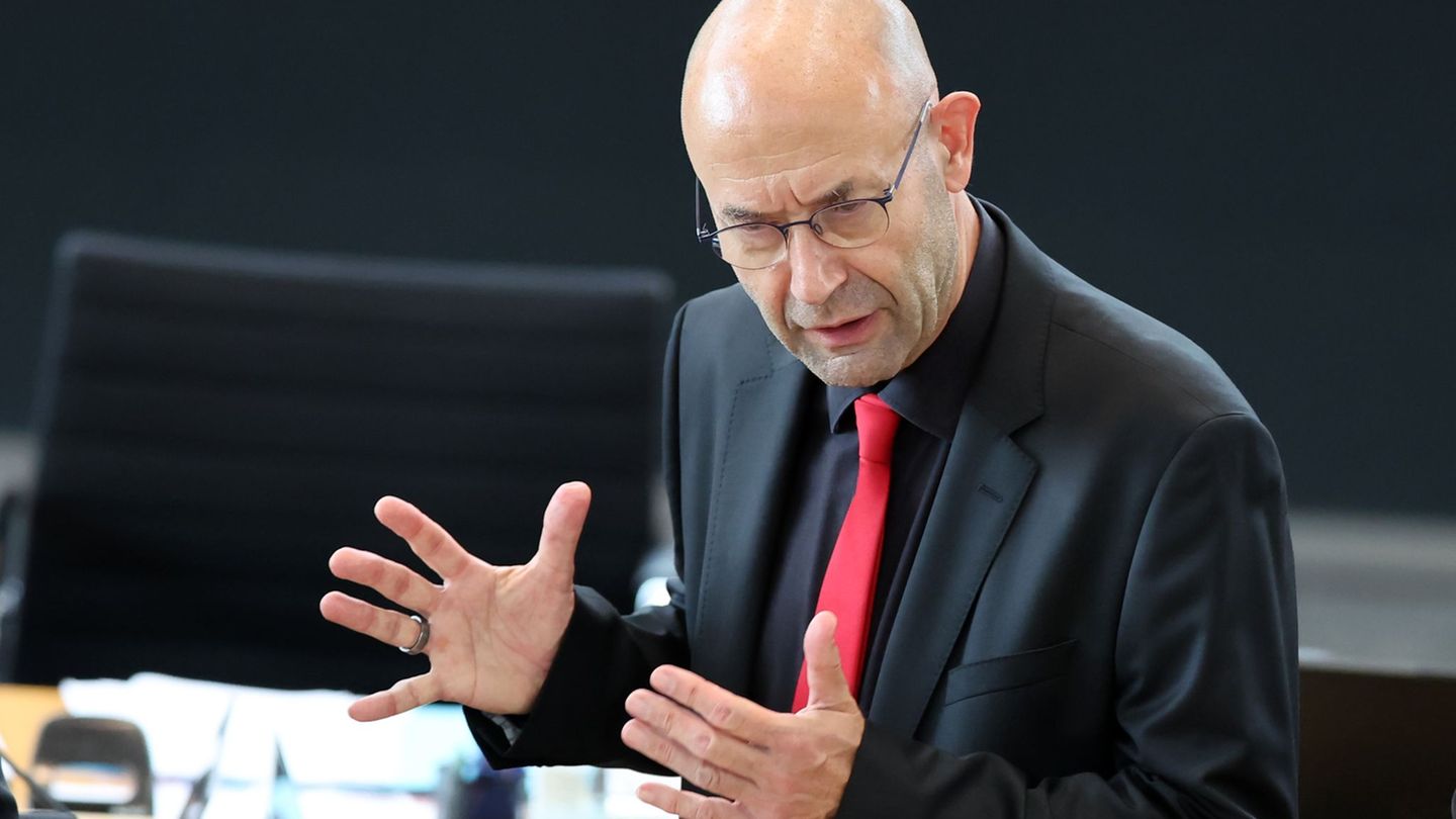 Minderheitenrechte: Landtag weist AfD-Kritik an Landtagsdirektor zurück