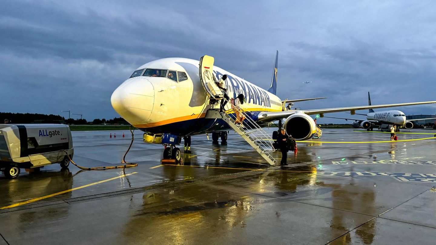 Wegen Turbulenzen: Ungeplante Landung am Flughafen Memmingen sorgt für sieben Verletzte