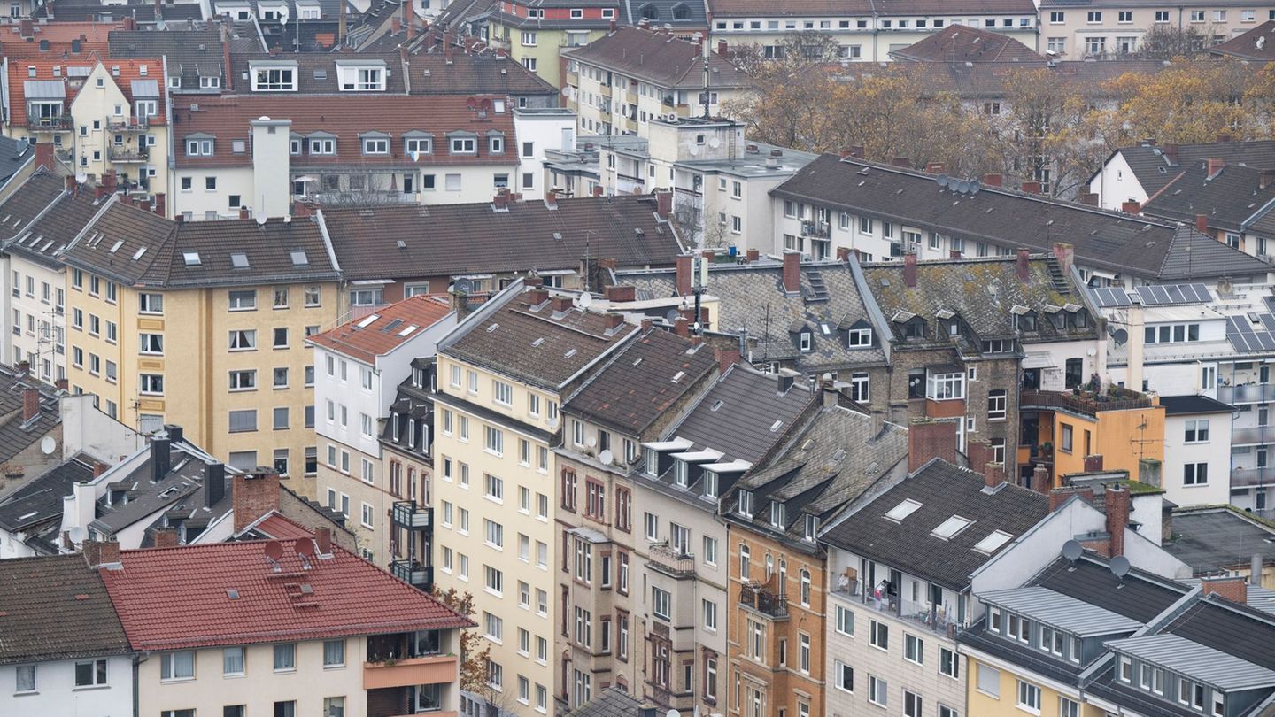 Umfrage: Rund jeder Siebte zahlt mehr als einen halben Monatslohn für Miete