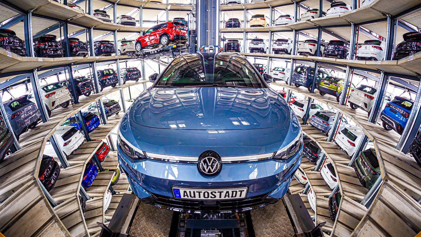 Subvention für E-Dienstwagen: „Autopapst“ Ferdinand Dudenhöffer: „2000 Euro Prämie für private E-Auto-Käufer!“